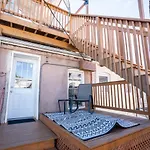 Cozy Townhouse Downtown W/ Game Room & Rooftop