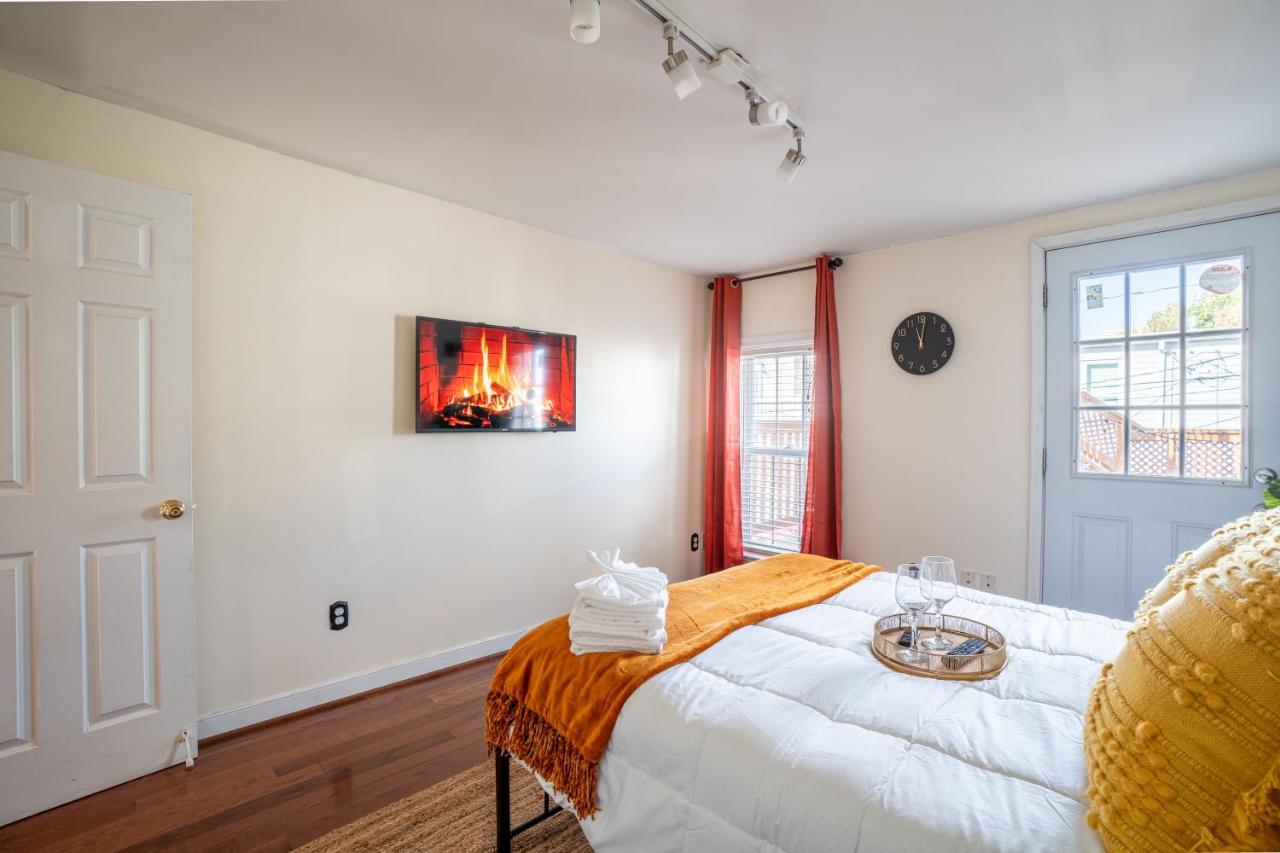 Cozy Townhouse Downtown W/ Game & Rooftop * Baltimore