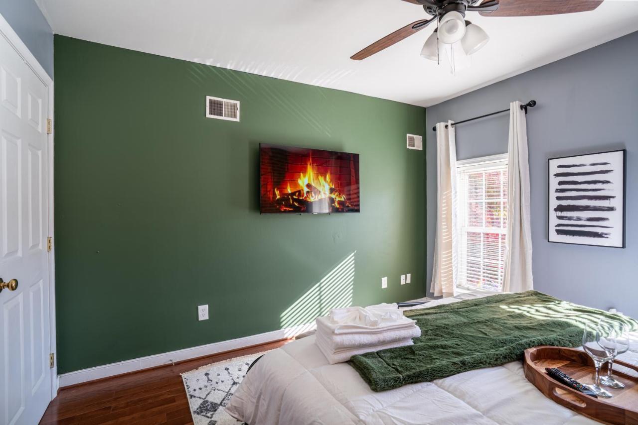 Cozy Townhouse Downtown W/ Game & Rooftop Holiday home Baltimore