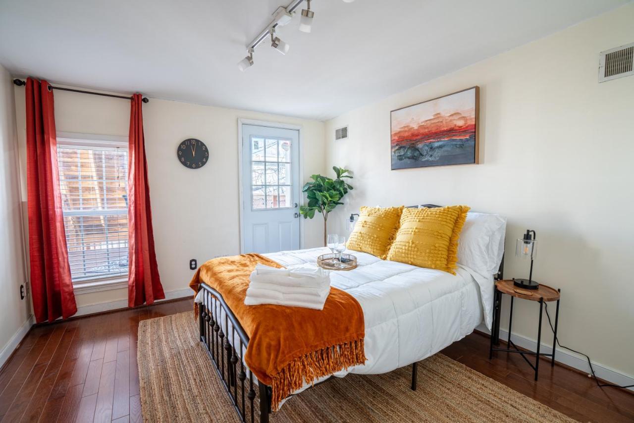 Cozy Townhouse Downtown W/ Game & Rooftop * Baltimore
