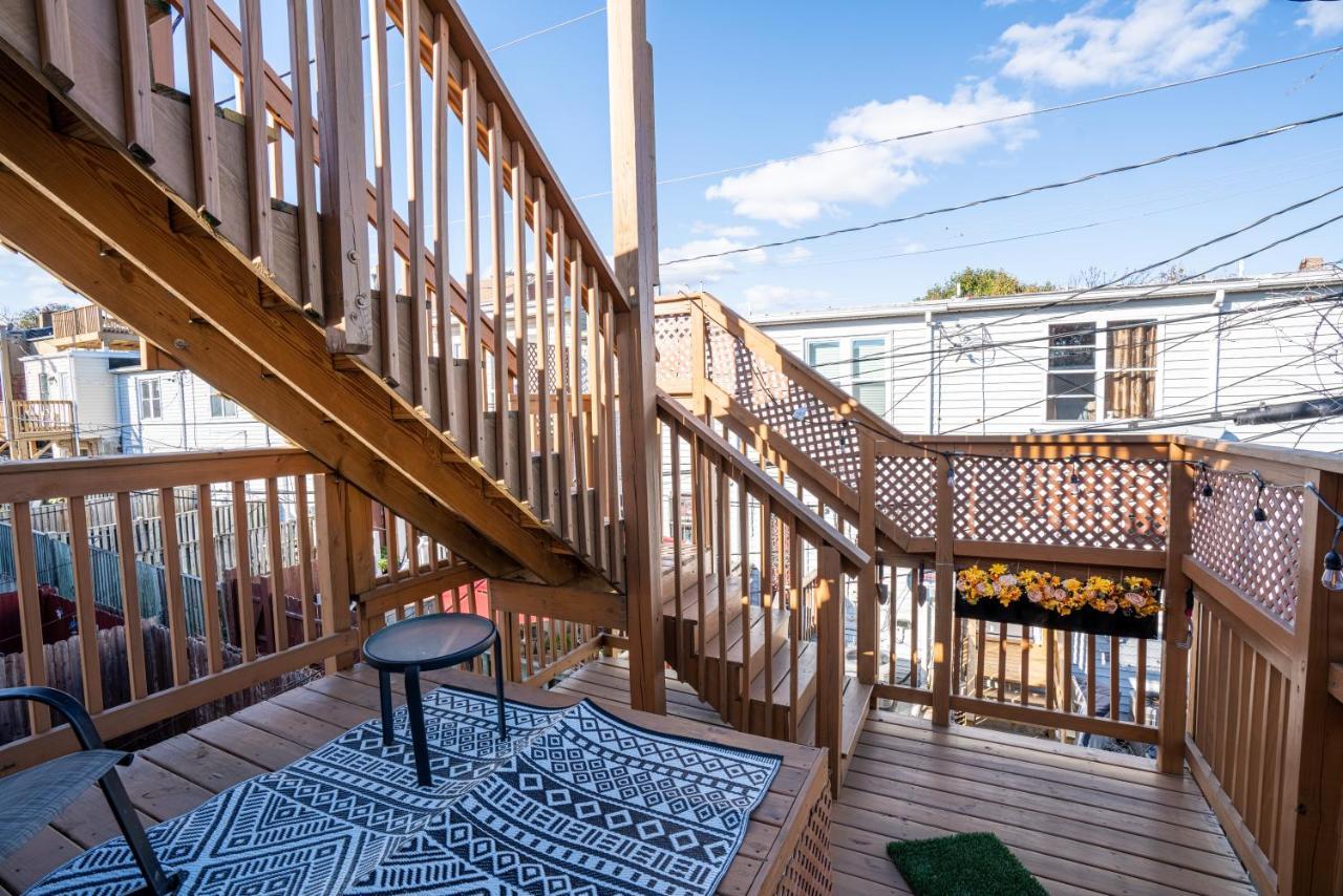 Cozy Townhouse Downtown W/ Game & Rooftop Holiday home *