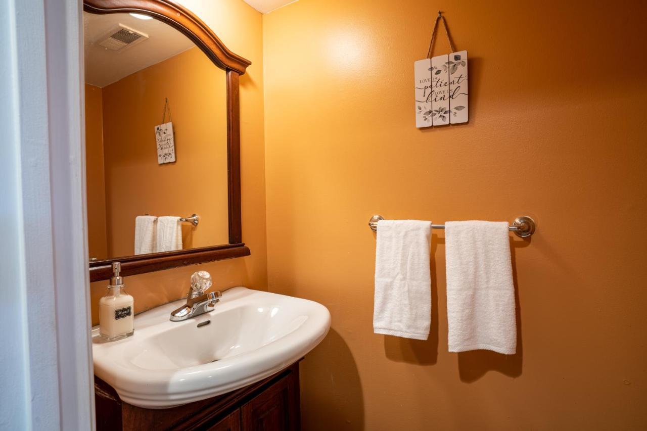 Cozy Townhouse Downtown W/ Game & Rooftop * Baltimore