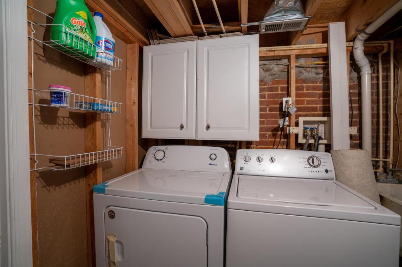 Cozy Townhouse Downtown W/ Game & Rooftop Baltimore